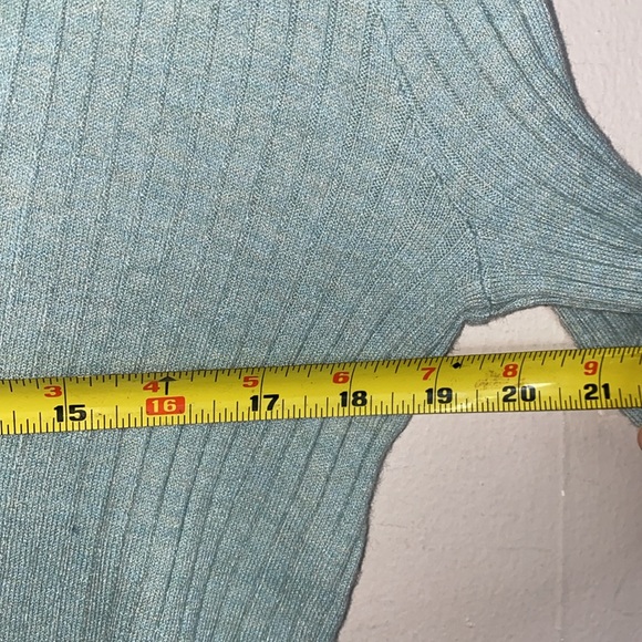 🪸 Adorable NWT Women's Fine Gauge Ribbed Button up Cardigan! - Picture 10 of 10